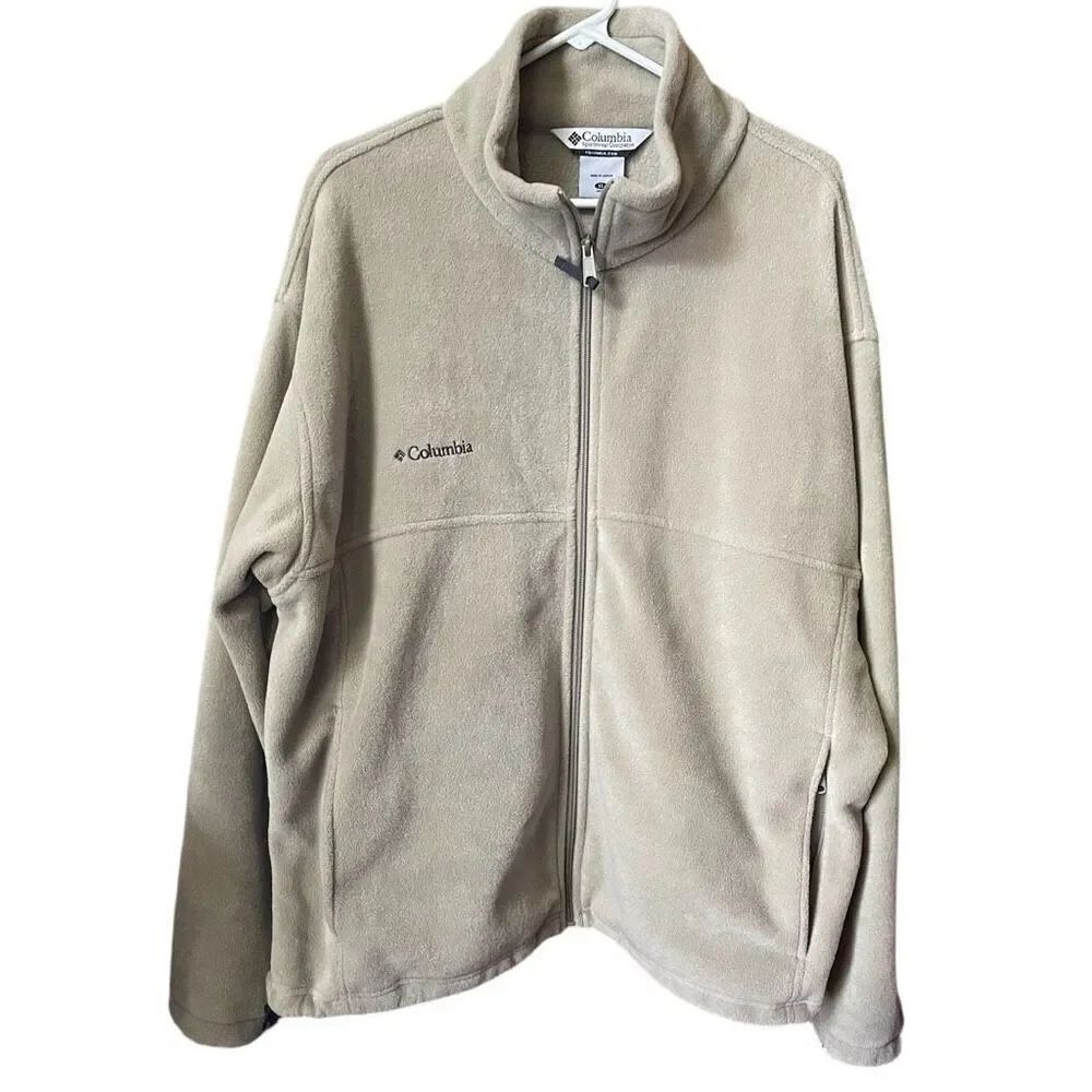 Men’s XL Columbia fleece jacket. Zippered pockets hiking outdoors.